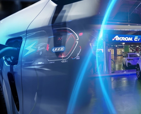 auto eléctrico cargando en estación AKRON EV mostrando ventajas de los autos eléctricos